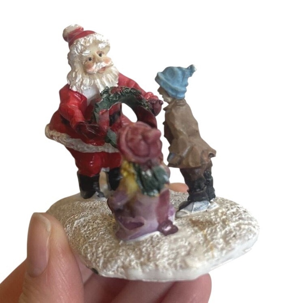Lemax Santa Wreath Children Santa Claus Christmas‎ Snow Village Figurine